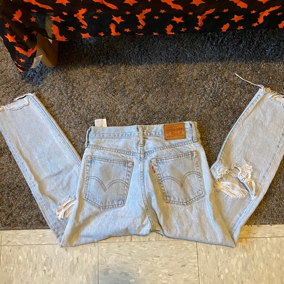 501 Distressed Levi’s - Picture 5 of 9